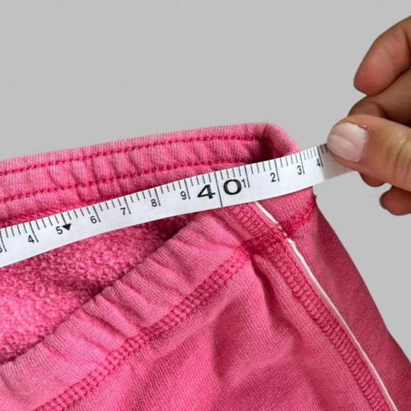 Hollister Pink Capri Sweatpants with Logo - Picture 4 of 5